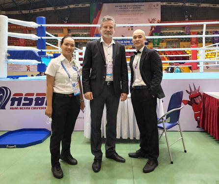Làng quyền Anh ngóng tiền công SEA Games