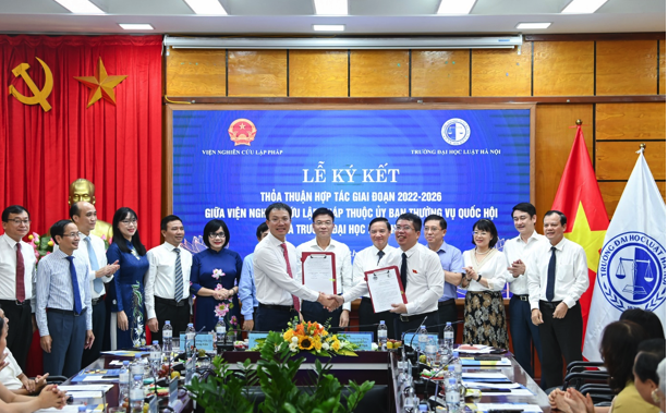 Xây dựng 2 trường ĐH Luật thành trường trọng điểm đào tạo về pháp luật
