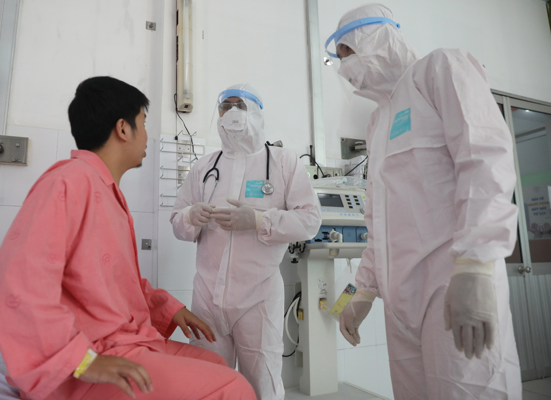 Dịch COVID-19 hôm nay: Số mắc lại tăng, Bến Tre và Hà Nội có ca tử vong