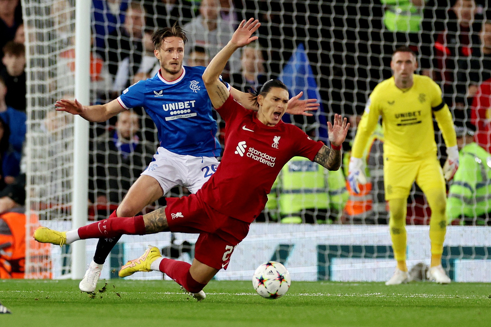 Thủ môn cứu nguy 8 lần, Rangers thua nhẹ 0-2 trước Liverpool