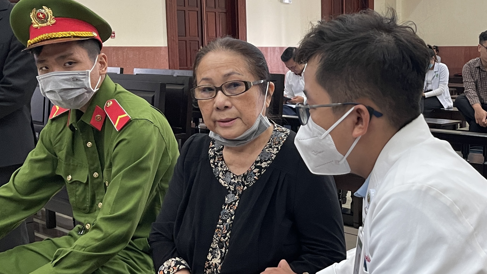 Nữ đại gia n&oacute;i ng&acirc;n h&agrave;ng cắt gh&eacute;p bi&ecirc;n bản, luật sư y&ecirc;u cầu trả tự do - Ảnh 2.