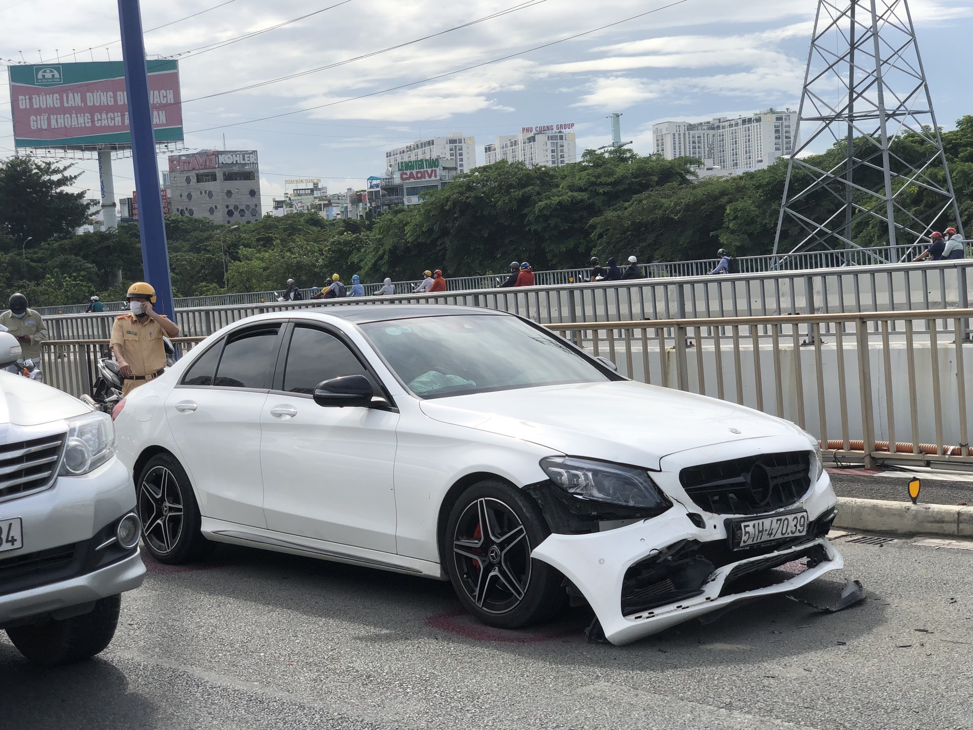 CLIP: Va chạm liên hoàn trên cầu Sài Gòn