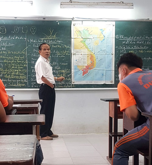 Cuộc thi viết "Người Thầy kính yêu": Nhà giáo ưu tú "một tay" mải miết đưa đò