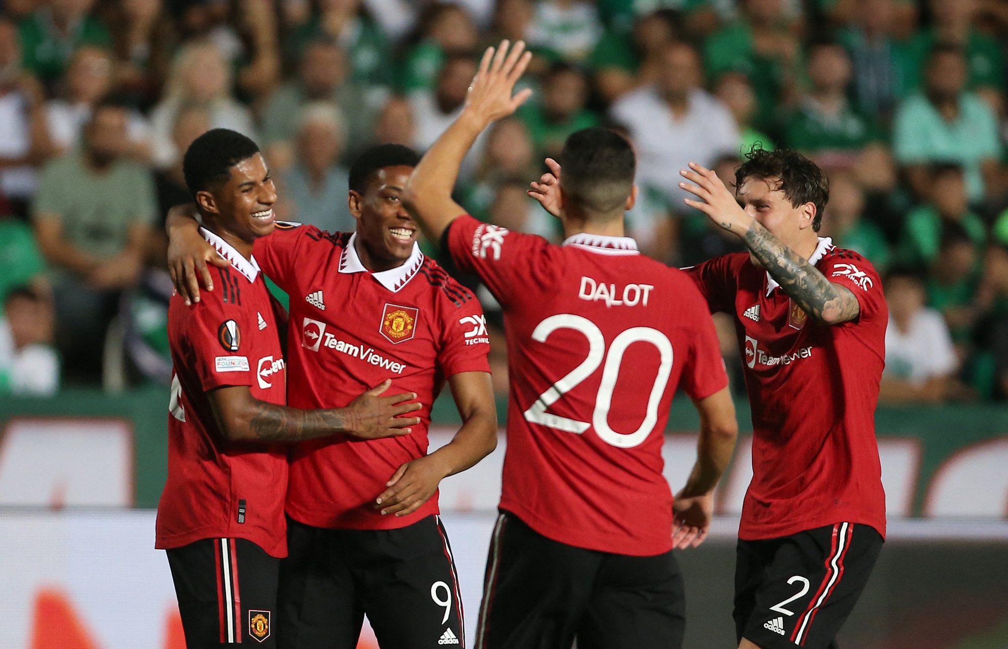 Ronaldo gây sốc, Man United thoát hiểm trước "tí hon" Đảo Cyprus