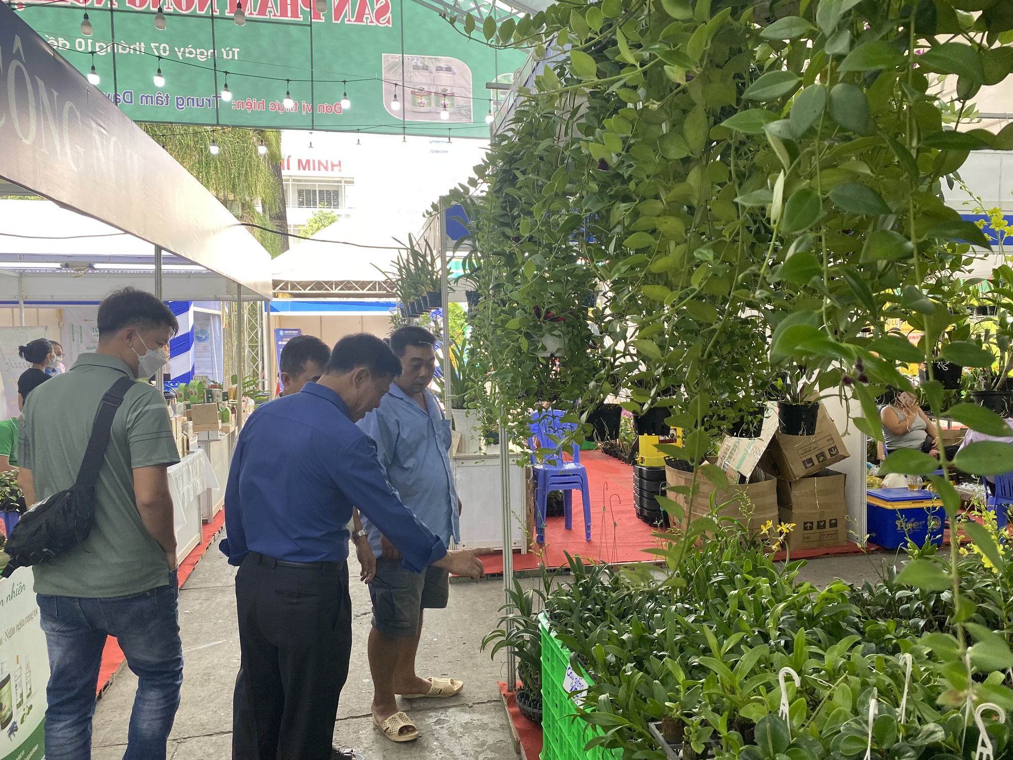 Đặc sản khắp cả nước hội tụ về TP HCM - Ảnh 7.