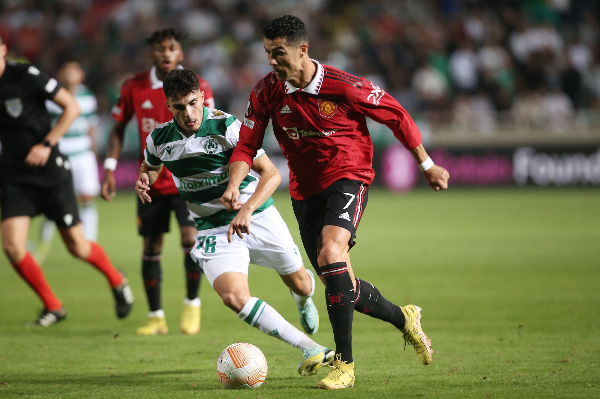 Ronaldo g&acirc;y sốc, Man United tho&aacute;t hiểm trước t&iacute; hon Đảo Cyprus - Ảnh 1.