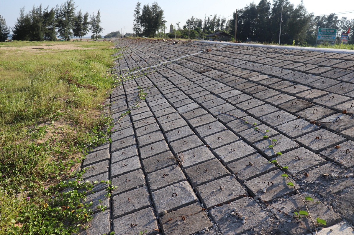 Đê biển gần 182 tỉ đồng 10 năm vẫn thi công dang dở