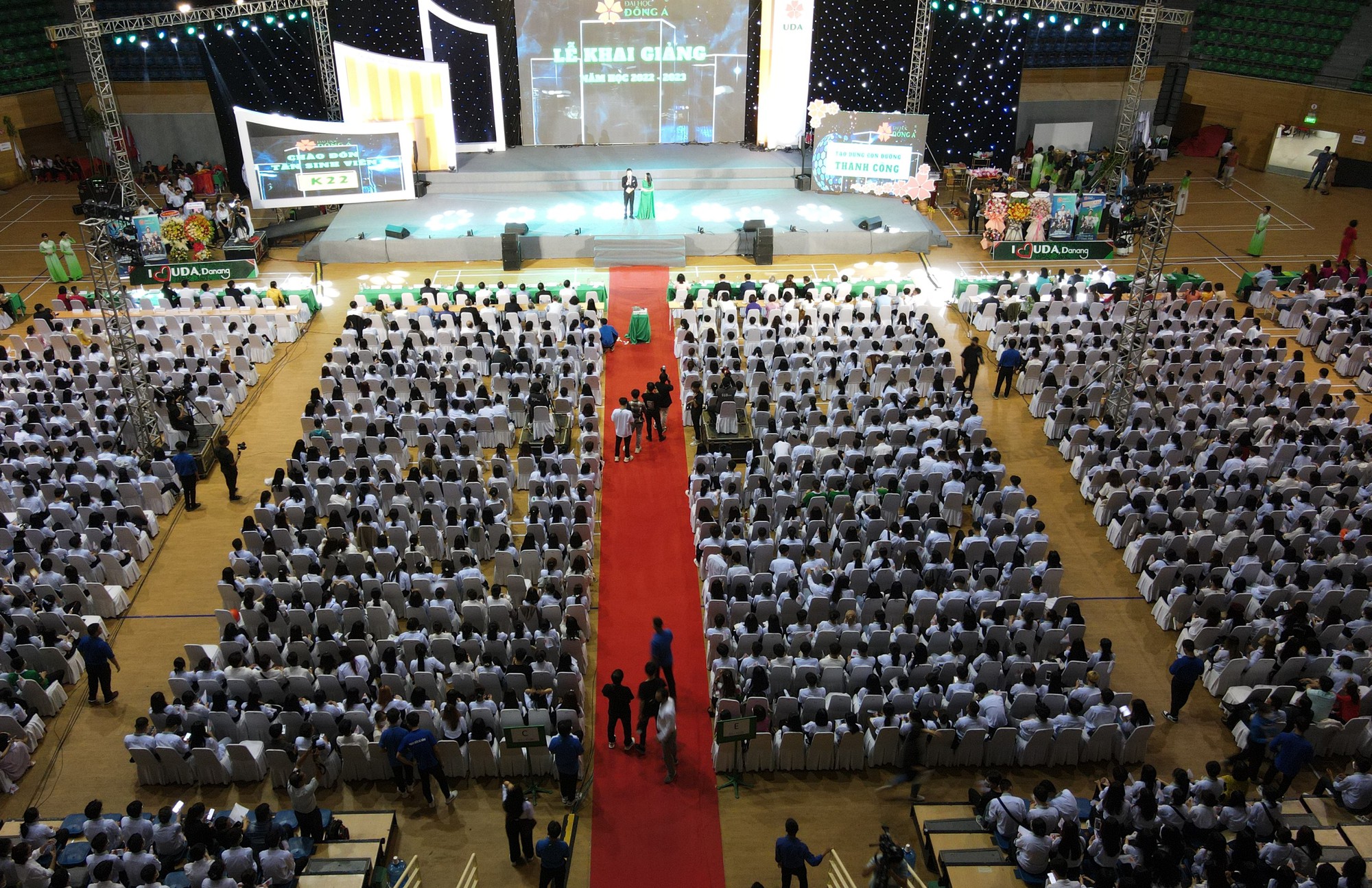 ĐH Đông Á trao học bổng và khuyến học cho tân sinh viên đến hơn 12 tỉ đồng - Ảnh 7.