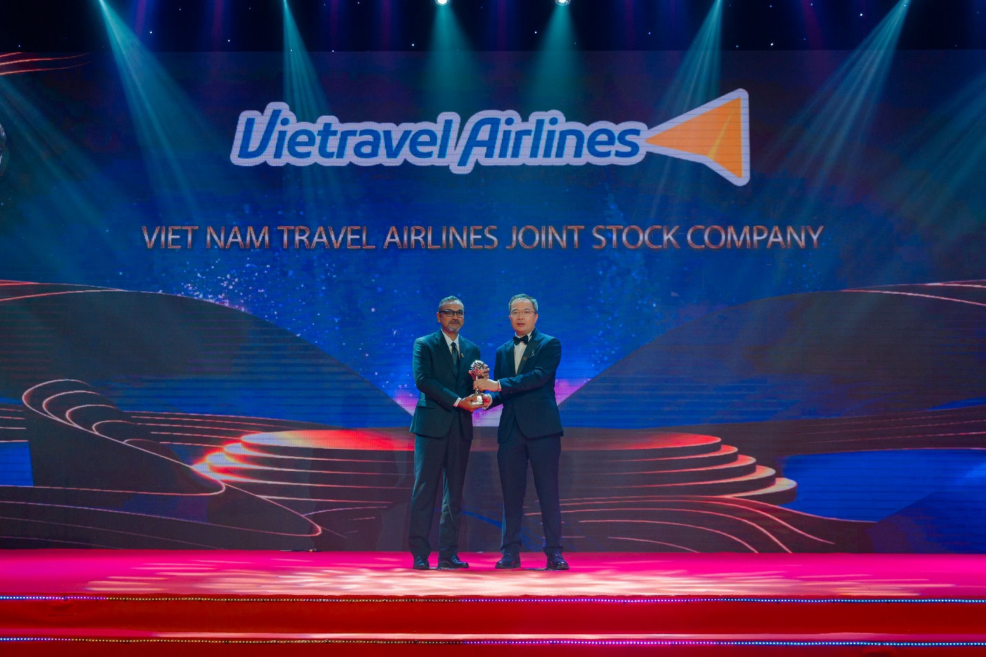 Vietravel Airlines vinh dự nhận giải thưởng "Thương hiệu truyền cảm hứng"