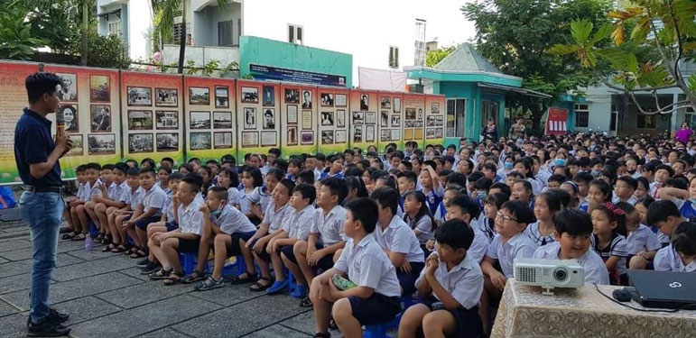 Say mê kể chuyện Bác Hồ