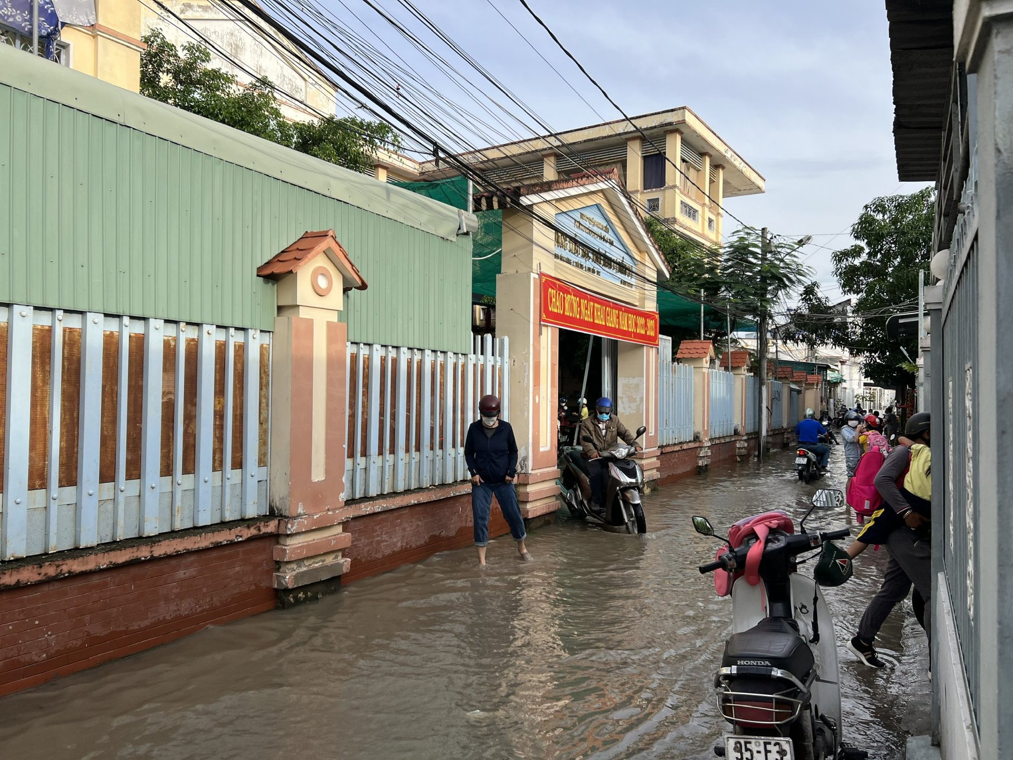 Nước lũ ở miền Tây đang dâng cao, cảnh báo ngập cục bộ - Ảnh 12.