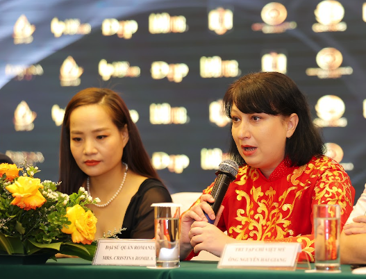 Cello Đinh Ho&agrave;i Xu&acirc;n mang d&agrave;n nhạc Bucharest tới Việt Nam - Ảnh 1.