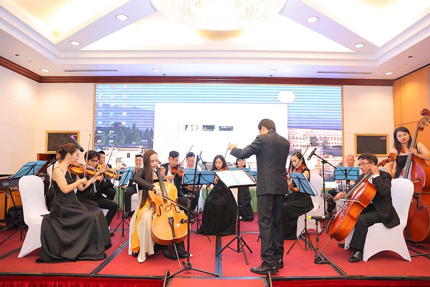 Cello Đinh Ho&agrave;i Xu&acirc;n mang d&agrave;n nhạc Bucharest tới Việt Nam - Ảnh 2.