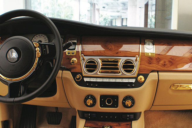 Sắp b&aacute;n đấu gi&aacute; si&ecirc;u xe Roll-Royce mạ v&agrave;ng của &ocirc;ng Trịnh Văn Quyết - Ảnh 3.