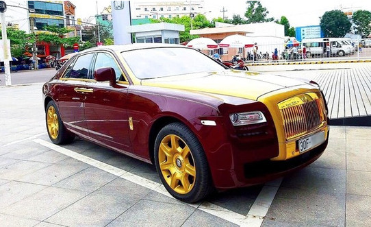 Sắp b&aacute;n đấu gi&aacute; si&ecirc;u xe Roll-Royce mạ v&agrave;ng của &ocirc;ng Trịnh Văn Quyết - Ảnh 2.