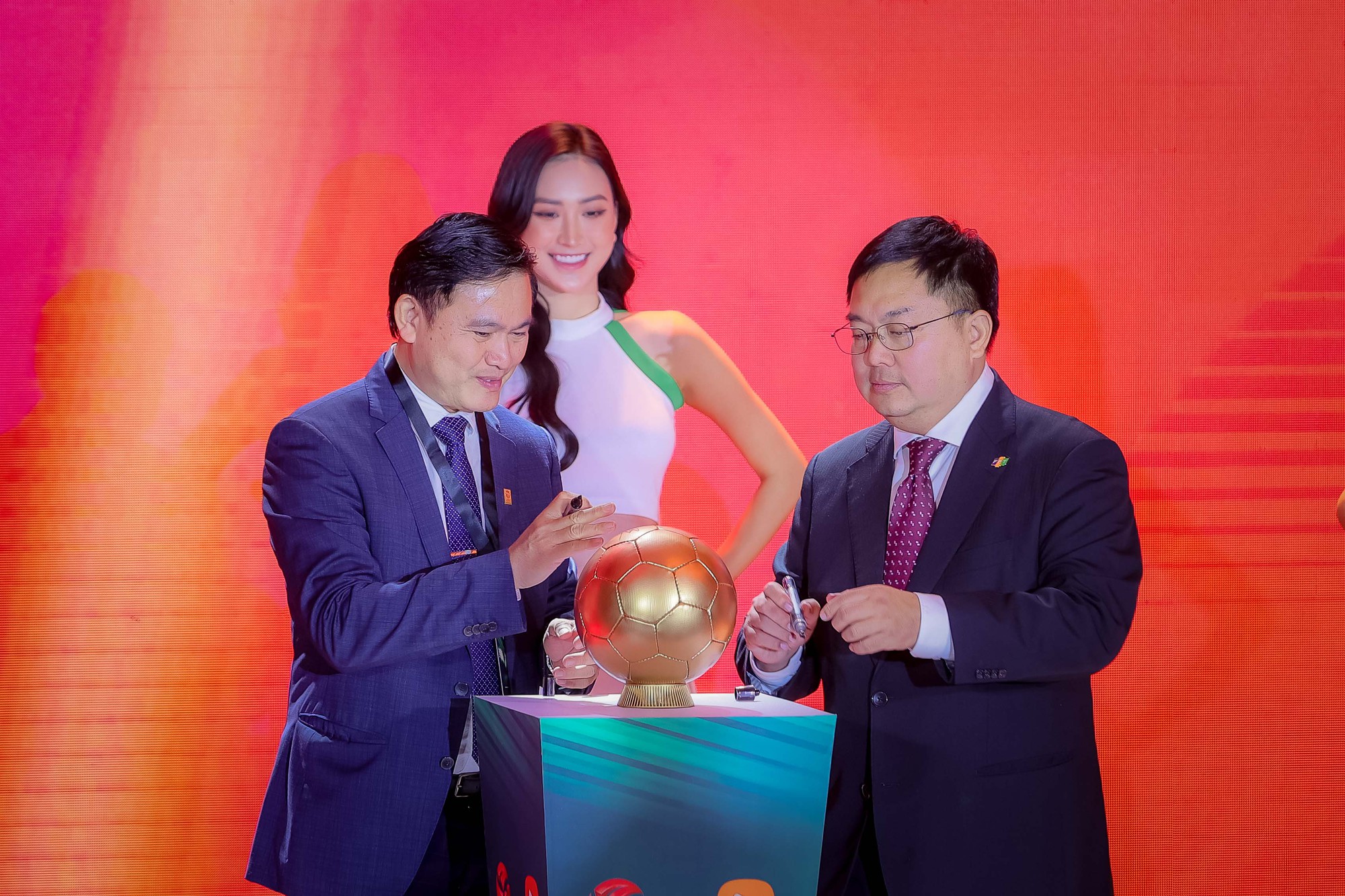 FPT Play sở hữu bản quyền truyền hình V-League 2023-2027 - Ảnh 2.