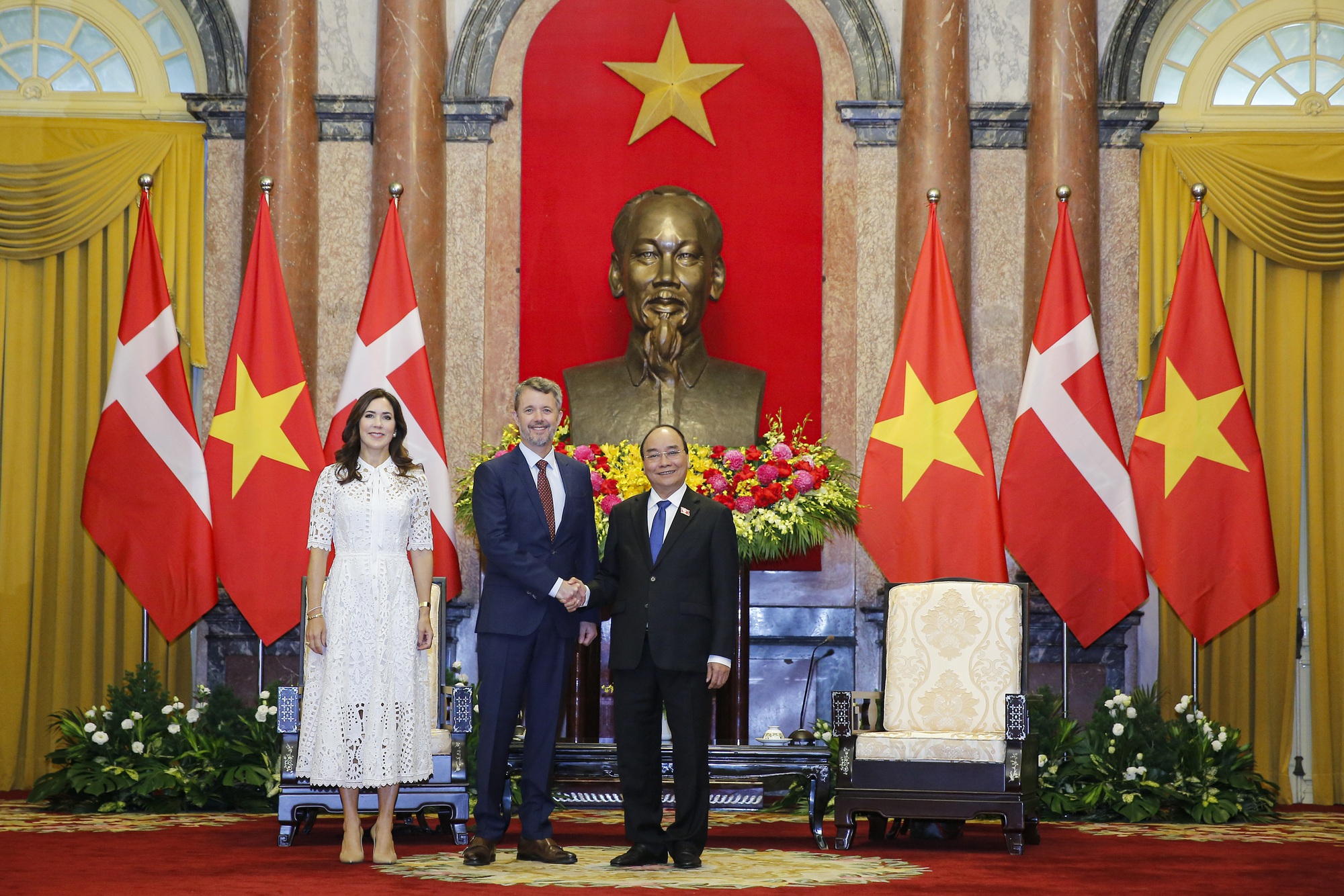 Cận cảnh Thái tử kế vị Đan Mạch Frederik thăm Việt Nam - Ảnh 8.