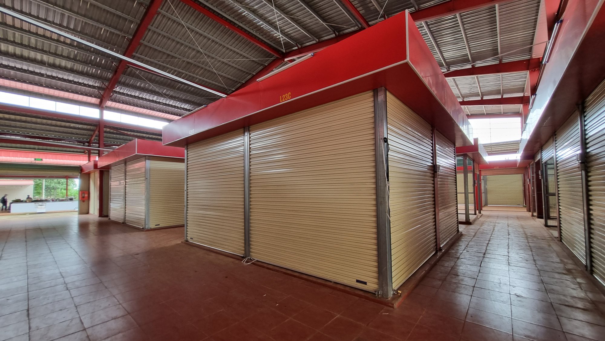Di dời chợ qu&ecirc;n bồi thường, tiểu thương k&ecirc;u cứu - Ảnh 4.