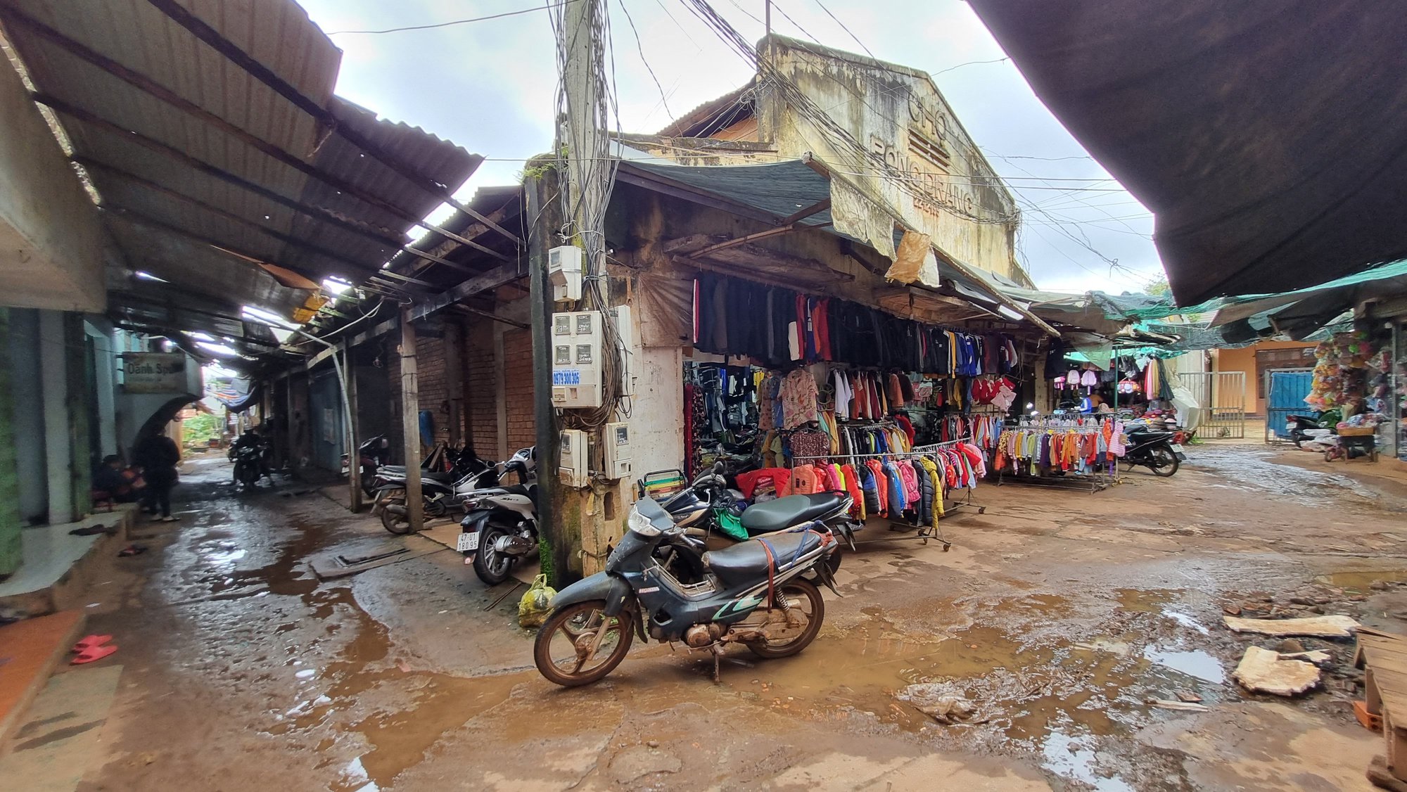 Di dời chợ qu&ecirc;n bồi thường, tiểu thương k&ecirc;u cứu - Ảnh 2.