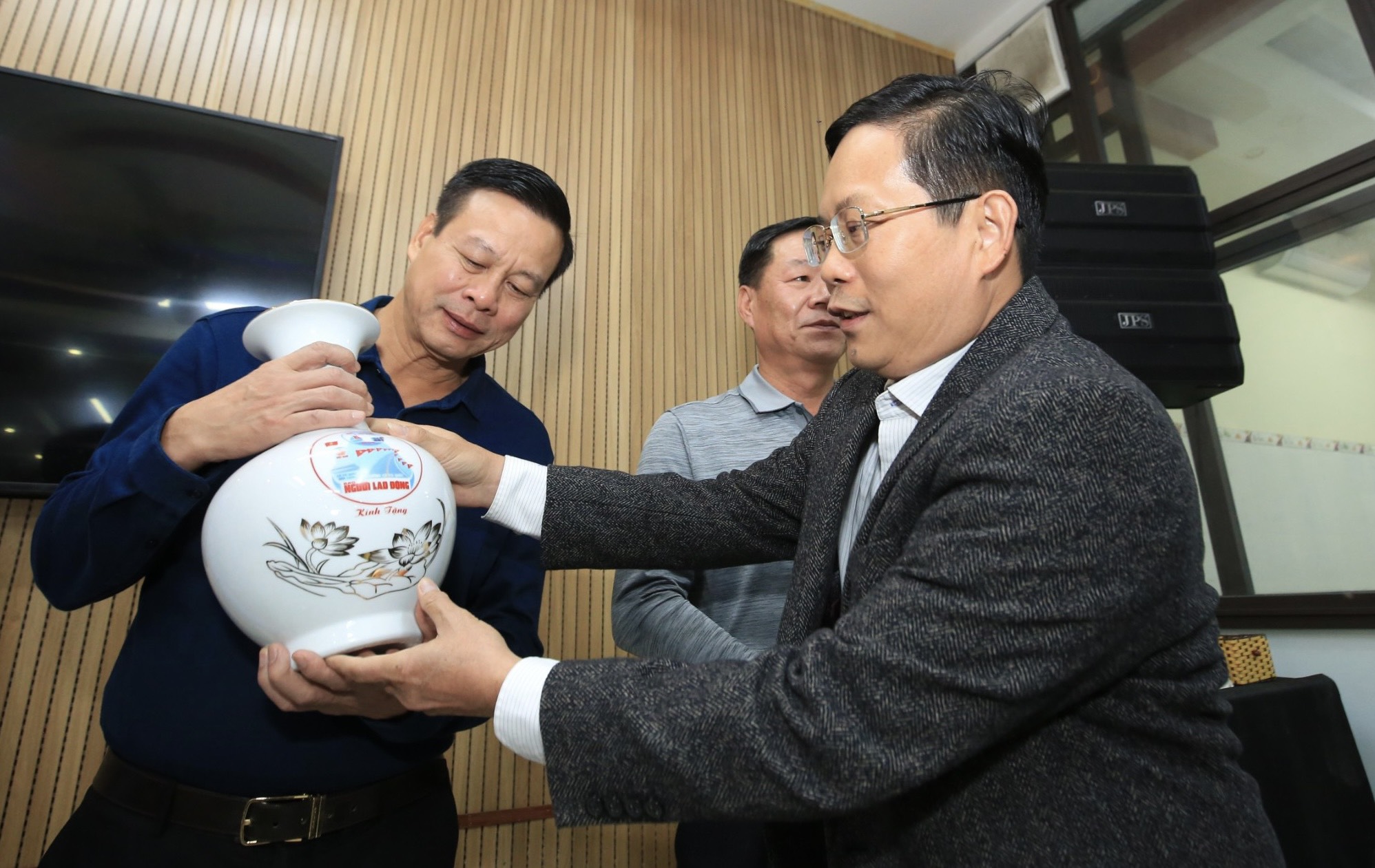 L&atilde;nh đạo tỉnh H&agrave; Giang tiếp Đo&agrave;n c&ocirc;ng t&aacute;c Chương tr&igrave;nh Tự h&agrave;o cờ Tổ quốc - Ảnh 5.