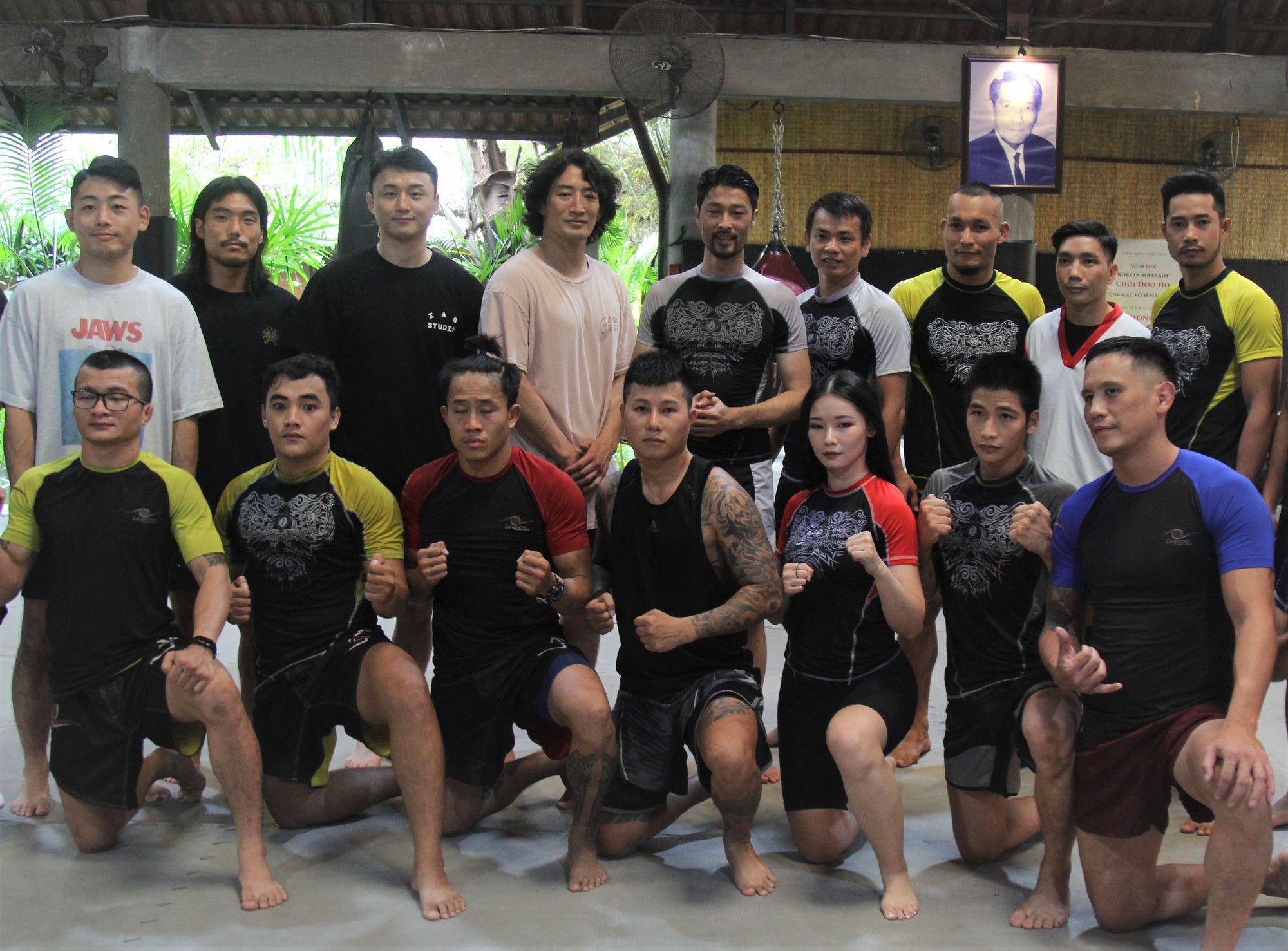 CLIP: Sao MMA H&agrave;n Quốc đọ sức đệ tử Johnny Tr&iacute; Nguyễn - Ảnh 1.