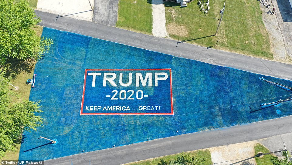 Bầu cử giữa kỳ Mỹ: Những người lọt v&agrave;o mắt xanh của &ocirc;ng Donald Trump - Ảnh 2.