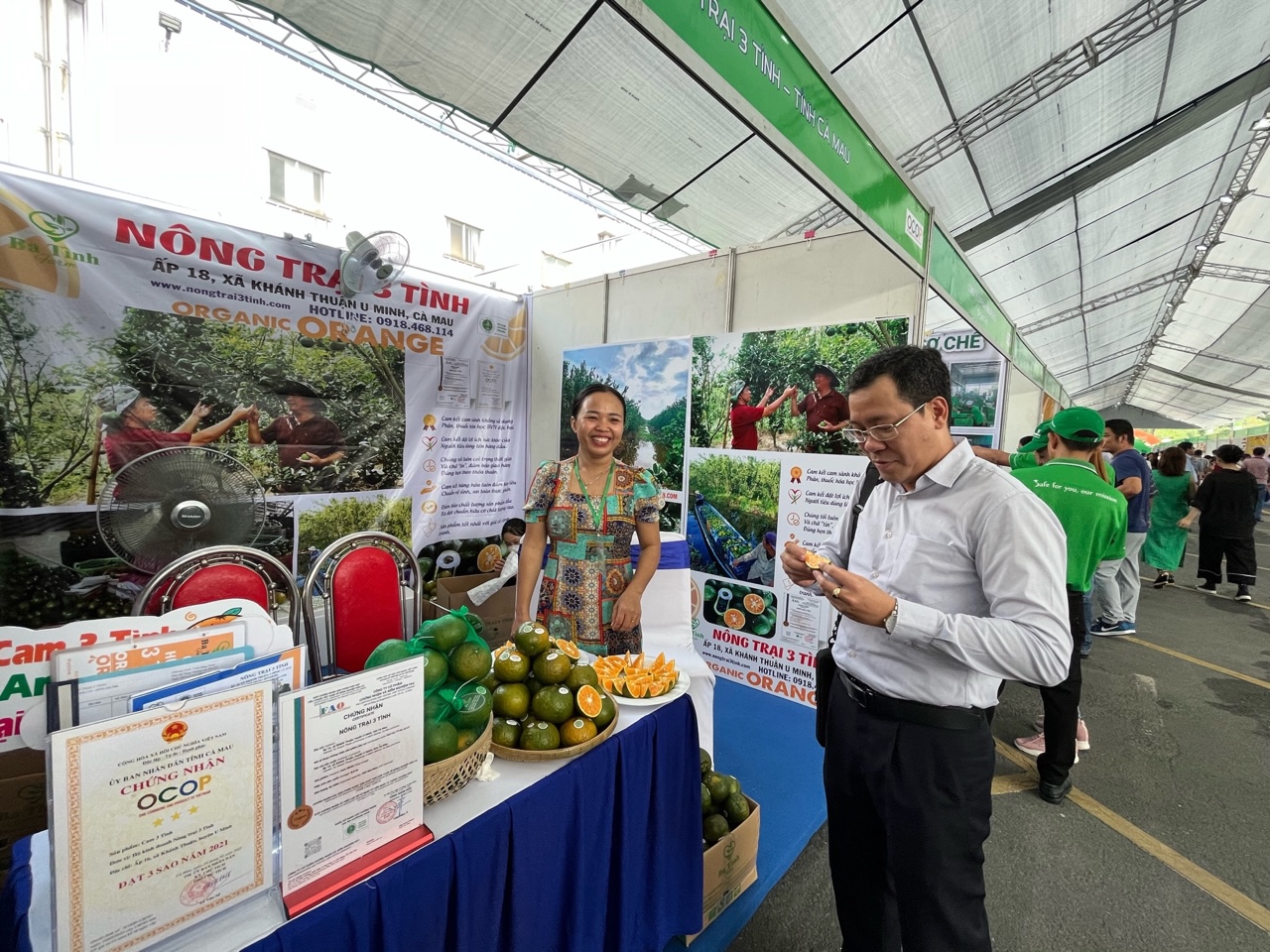 Sản phẩm OCOP tìm thị trường dịp cuối năm - Ảnh 1.