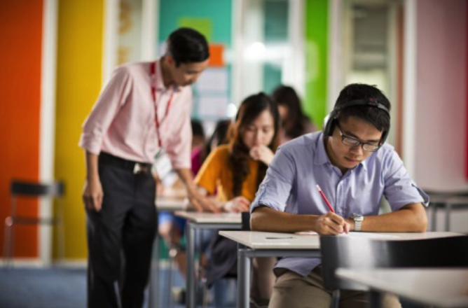 Lãnh đạo Bộ GD-ĐT lên tiếng về việc Hội đồng Anh và IDP cùng hoãn tổ chức thi IELTS