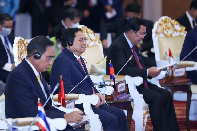 Thủ tướng đề nghị tăng cường đối thoại với cộng đồng doanh nghiệp ASEAN