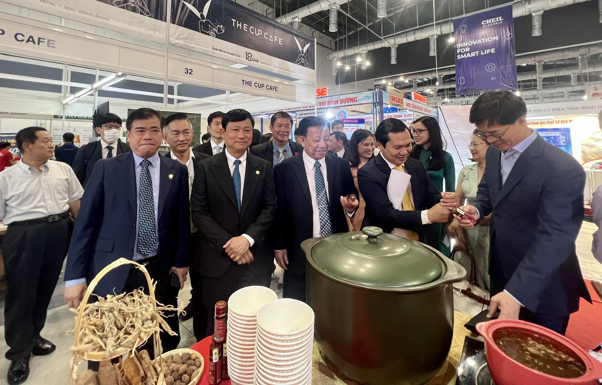 Hơn 120 doanh nghiệp đem 160 gian h&agrave;ng đến B&igrave;nh Dương  - Ảnh 1.