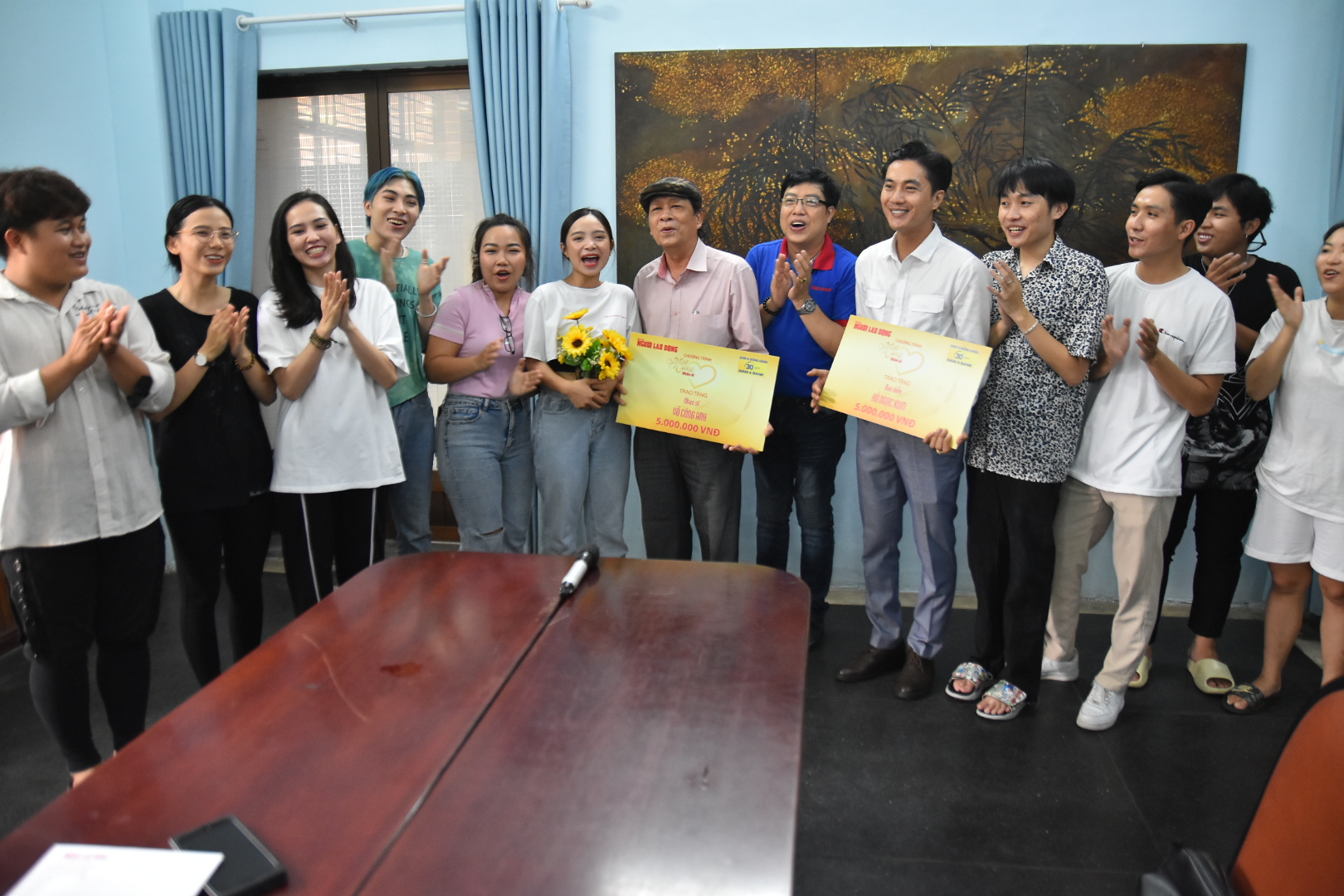“Mai Vàng nhân ái” thăm nhạc sĩ Võ Công Anh, đạo diễn Hồ Ngọc Xum - Ảnh 2.