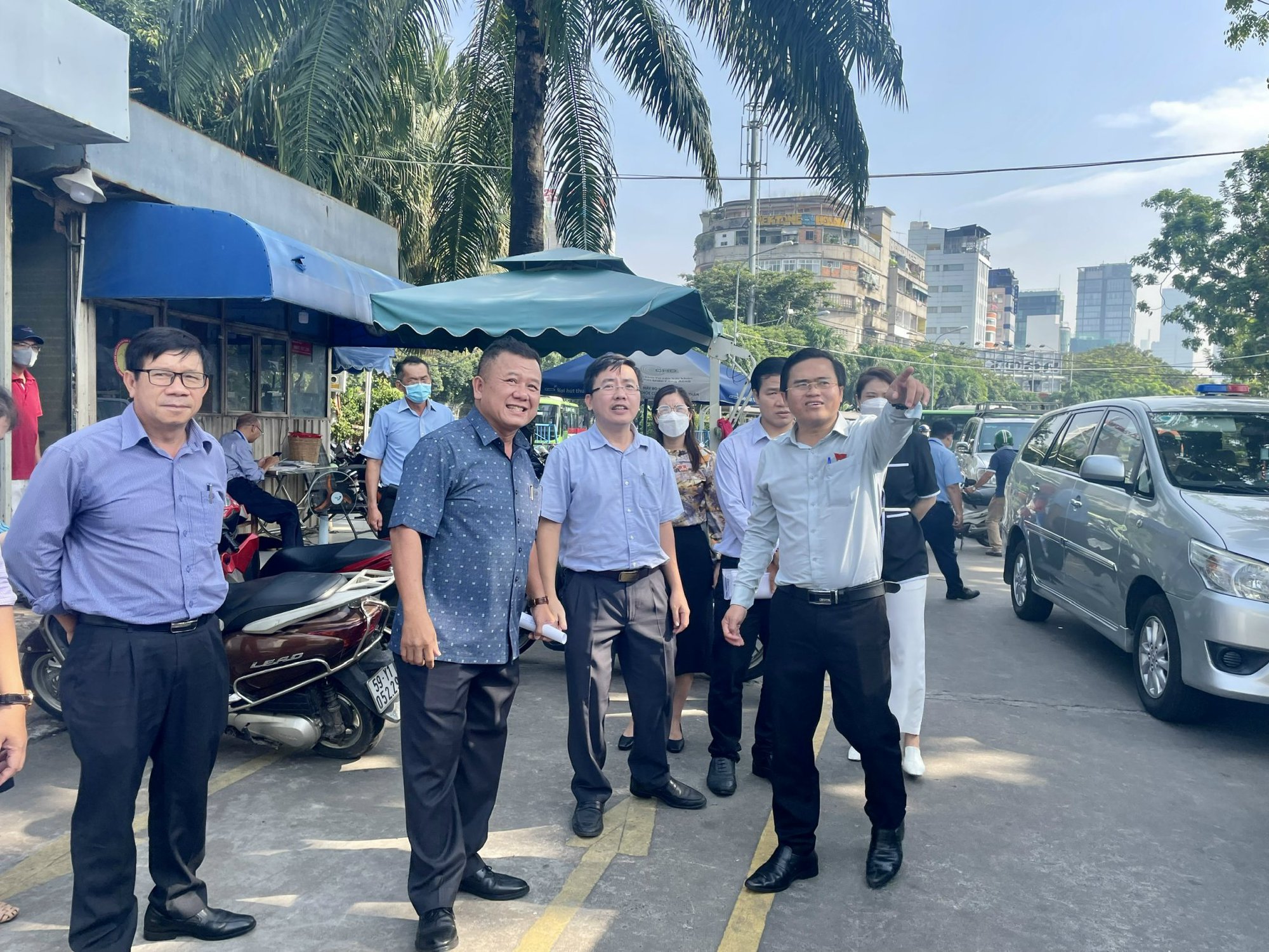 Đi thực tế, đại biểu HĐND giật m&igrave;nh với nhiều bảng quảng c&aacute;o - Ảnh 3.