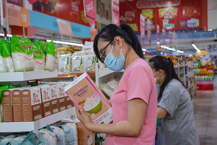 Nh&atilde;n h&agrave;ng ri&ecirc;ng SATRA &ndash; hướng đến &ldquo;Ti&ecirc;u d&ugrave;ng xanh&rdquo; - Ảnh 3.