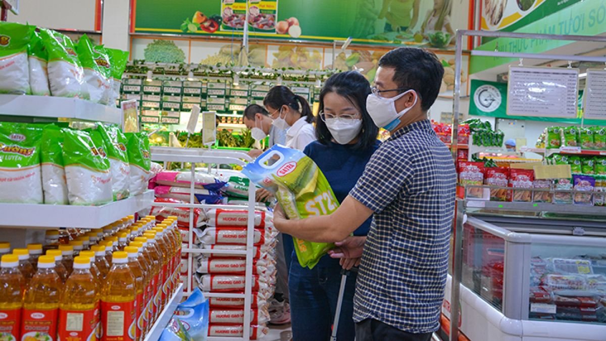Nh&atilde;n h&agrave;ng ri&ecirc;ng SATRA &ndash; hướng đến &ldquo;Ti&ecirc;u d&ugrave;ng xanh&rdquo; - Ảnh 4.