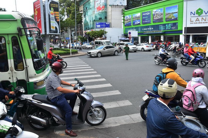 Ra đường, hãy nghĩ nhiều hơn tới con trẻ