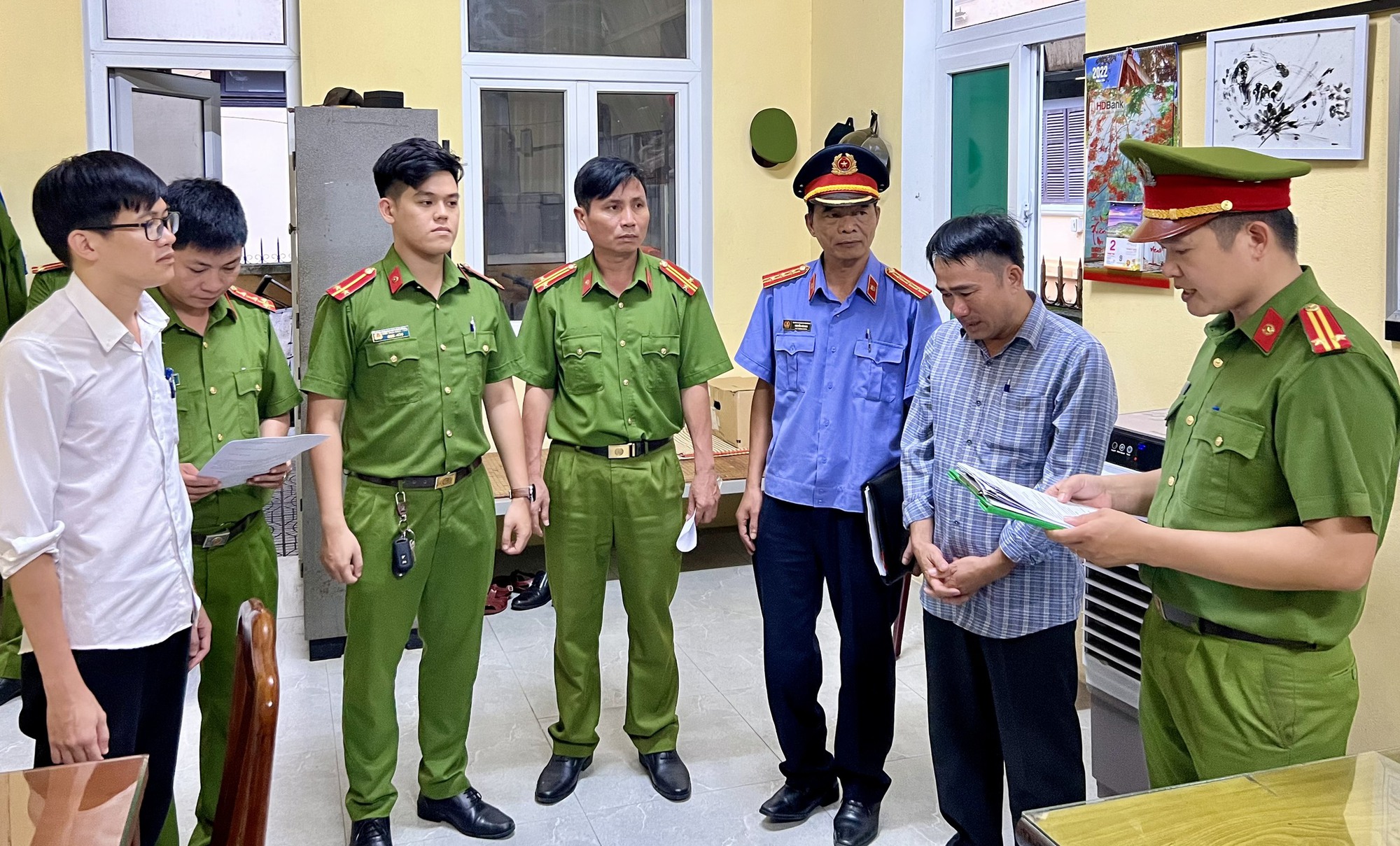 Mất 2,4 tỉ đồng v&igrave; thu&ecirc; thầy phong thủy trừ t&agrave; - Ảnh 2.