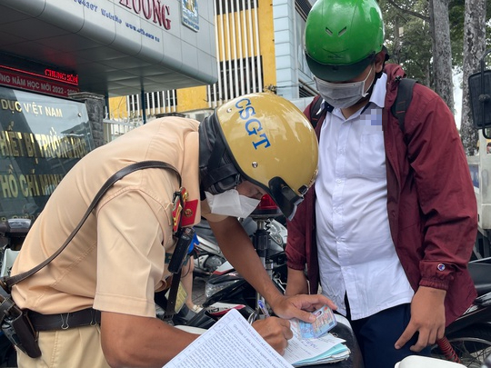 Băn khoăn việc phạt tiền gấp đôi nếu vi phạm giao thông ở TP HCM