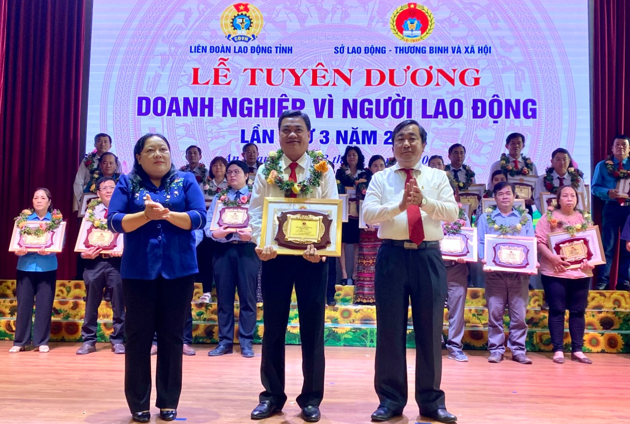 Agribank An Giang được tuyên dương “Doanh nghiệp vì người lao động”