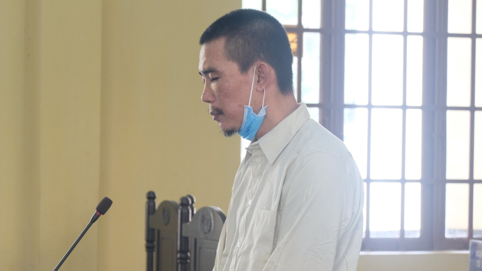 Bị bắt quả tang tàng trữ ma tuý, nhảy xuống kênh tẩu thoát