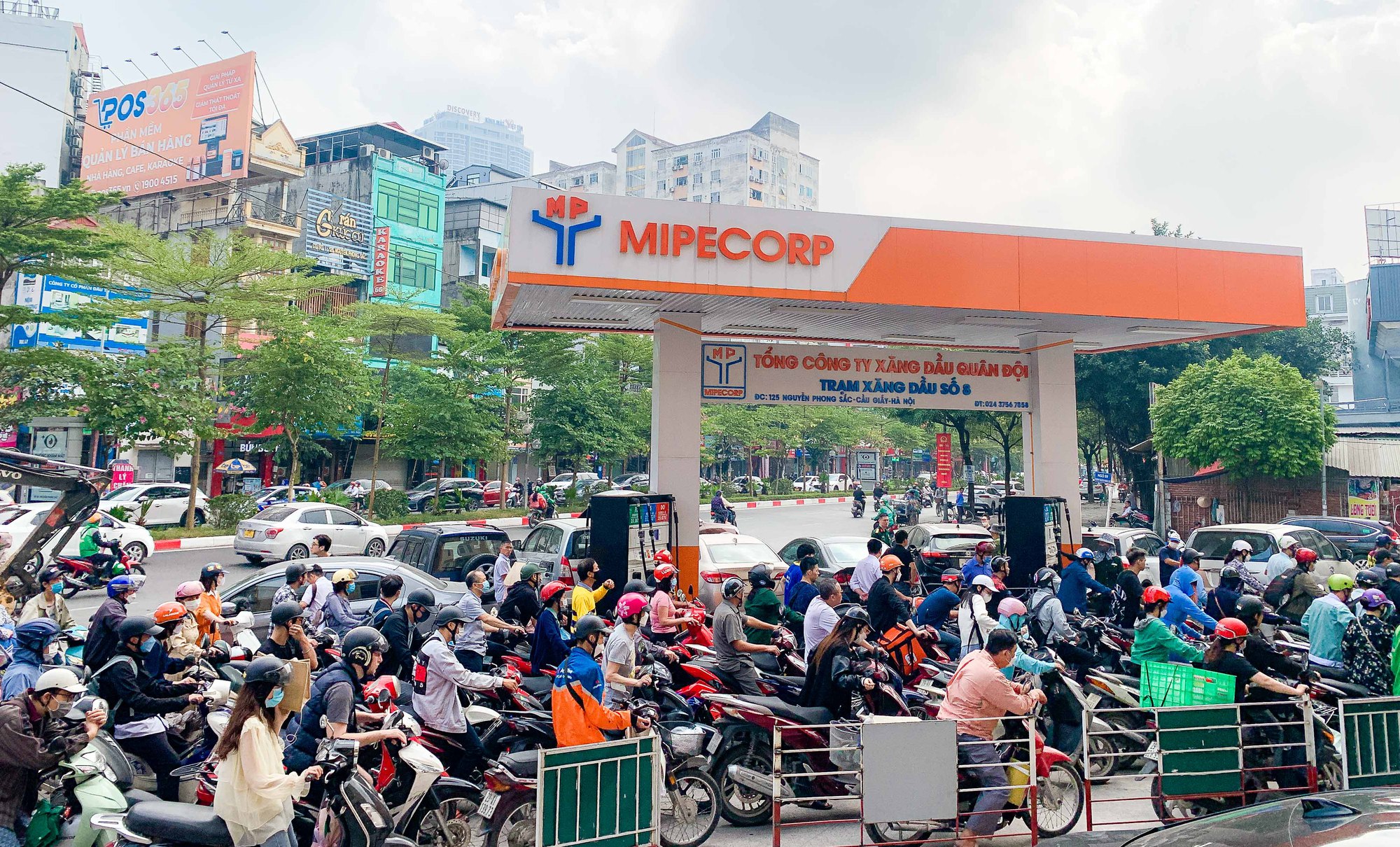 Nhiều c&acirc;y xăng đ&oacute;ng cửa, cắt giảm nh&acirc;n vi&ecirc;n b&aacute;n xăng trước giờ điều chỉnh gi&aacute; - Ảnh 5.