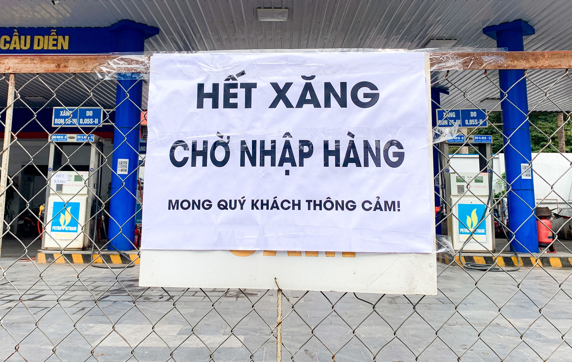 Nhiều c&acirc;y xăng đ&oacute;ng cửa, cắt giảm nh&acirc;n vi&ecirc;n b&aacute;n xăng trước giờ điều chỉnh gi&aacute; - Ảnh 22.