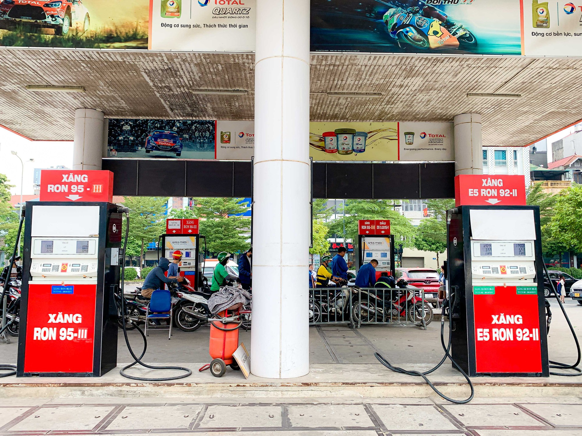 Nhiều c&acirc;y xăng đ&oacute;ng cửa, cắt giảm nh&acirc;n vi&ecirc;n b&aacute;n xăng trước giờ điều chỉnh gi&aacute; - Ảnh 15.