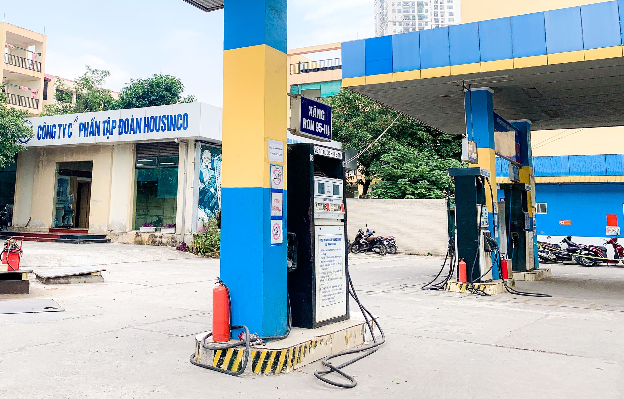 Nhiều c&acirc;y xăng đ&oacute;ng cửa, cắt giảm nh&acirc;n vi&ecirc;n b&aacute;n xăng trước giờ điều chỉnh gi&aacute; - Ảnh 20.