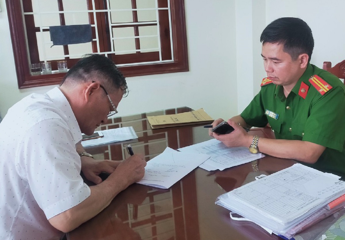 Trục lợi xét nghiệm COVID-19, Giám đốc Trung tâm y tế thị xã bị khởi tố