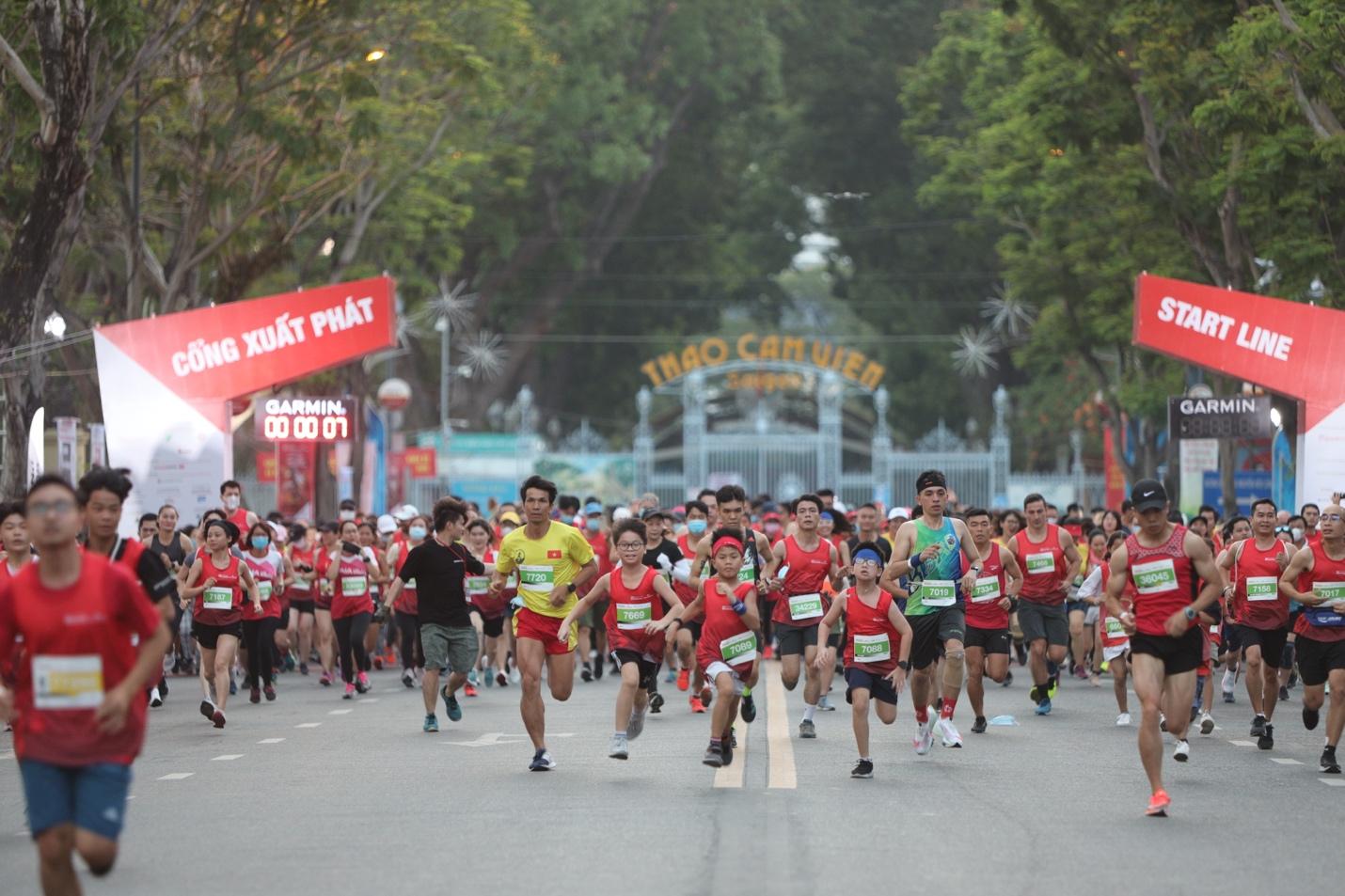 Giải marathon Quốc tế Th&agrave;nh phố Hồ Ch&iacute; Minh Techcombank: Ấn tượng m&ugrave;a 5 - Ảnh 2.