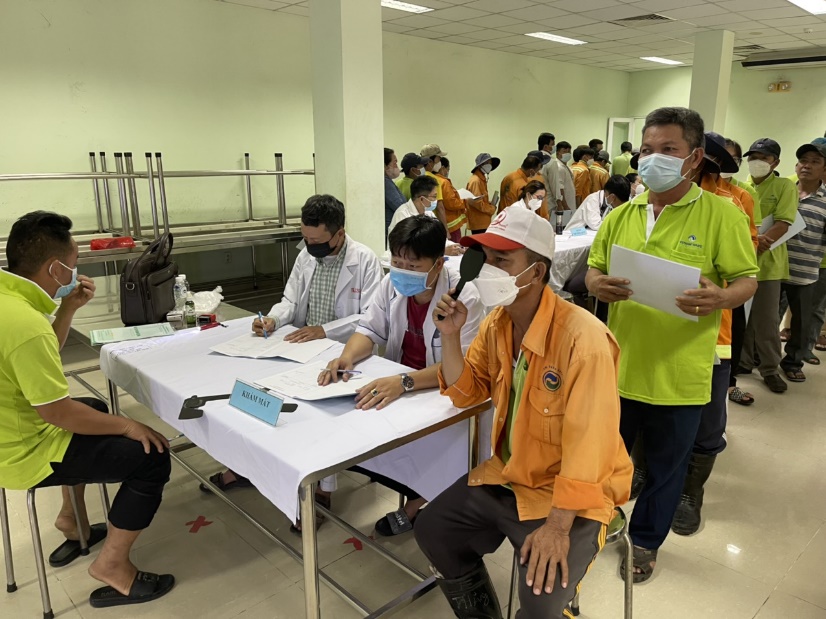 VWS chăm lo sức khỏe cho gần 400 người lao động - Ảnh 4.