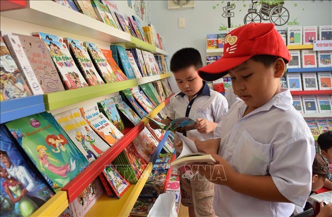 Doanh nhân trẻ thiết kế thư viện xịn cho trẻ em vùng sâu - Ảnh 2.
