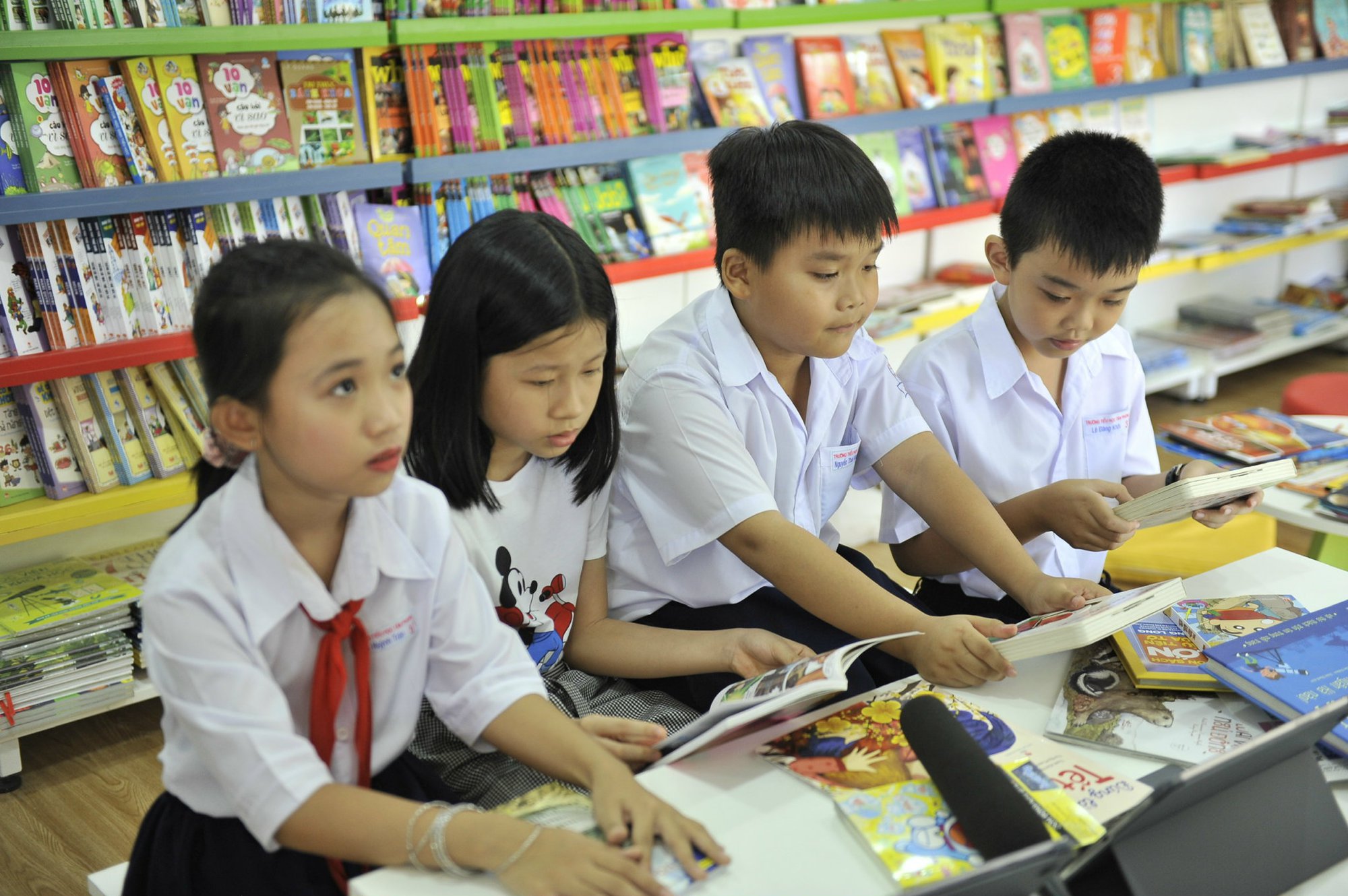 Doanh nhân trẻ thiết kế thư viện "xịn" cho trẻ em vùng sâu
