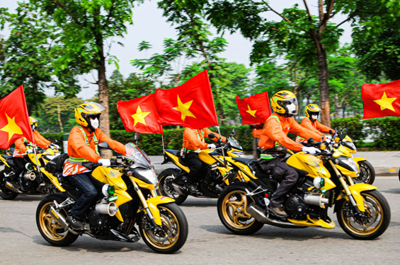 CUỘC THI ẢNH THIÊNG LIÊNG CỜ TỔ QUỐC: Bay lên Việt Nam - Ảnh 4.