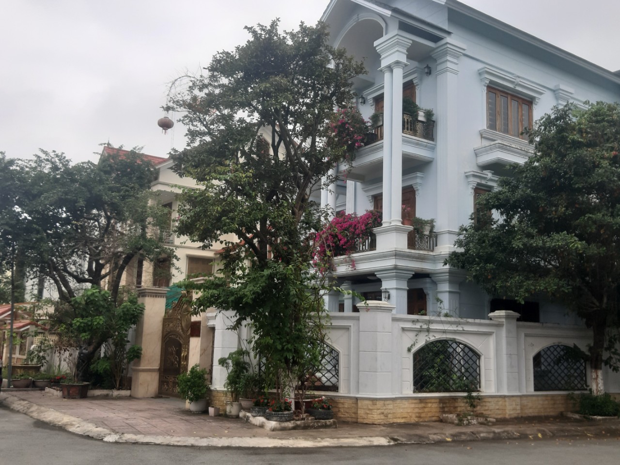 Cận cảnh hàng loạt biệt thự “khủng” trong dự án nợ hơn 300 tỉ đồng ngân sách